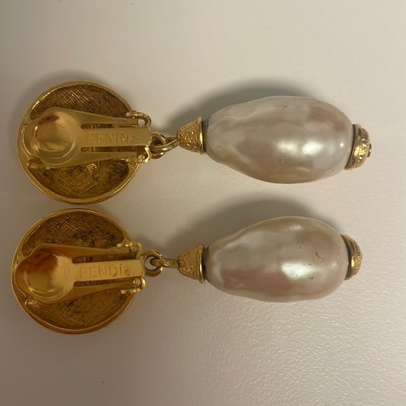 VINTAGE Fendi Bijoux Tear Drop Glass Pearl Earrings - Picture 4 of 8
